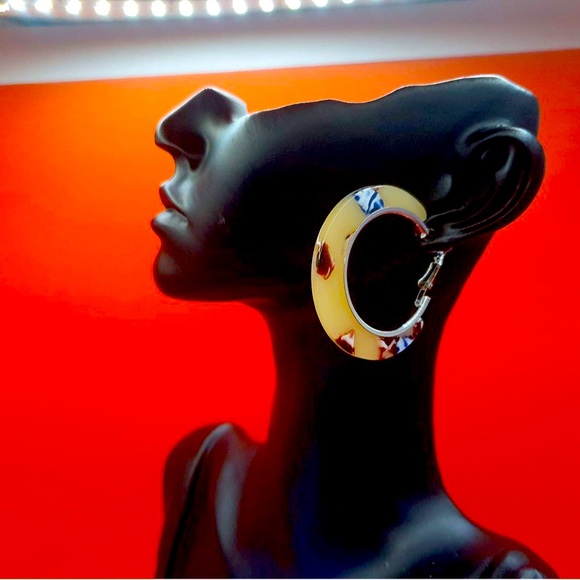 Jewelry - Women’s cream hoop earrings